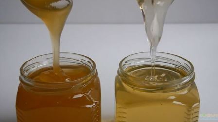 How to distinguish natural acacia honey from a fake by appearance