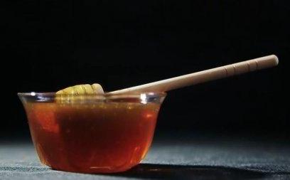 What does chestnut honey look like?