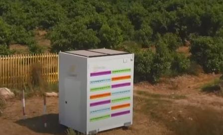Один робот обслуживает 24 семьи пчел в одном комплексе