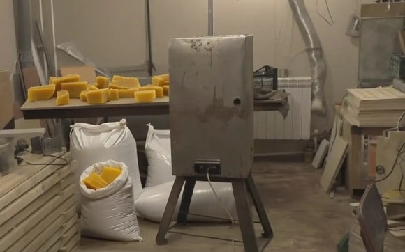 Самодельный стерилизатор воска на пасеке Самодельный стерилизатор воска на пасеке